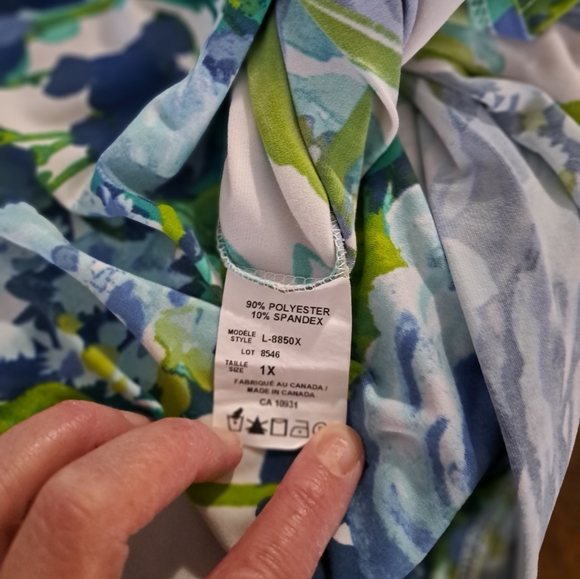 Pull-on shirt in a tropical blue green print, size 1X - Picture 3 of 3